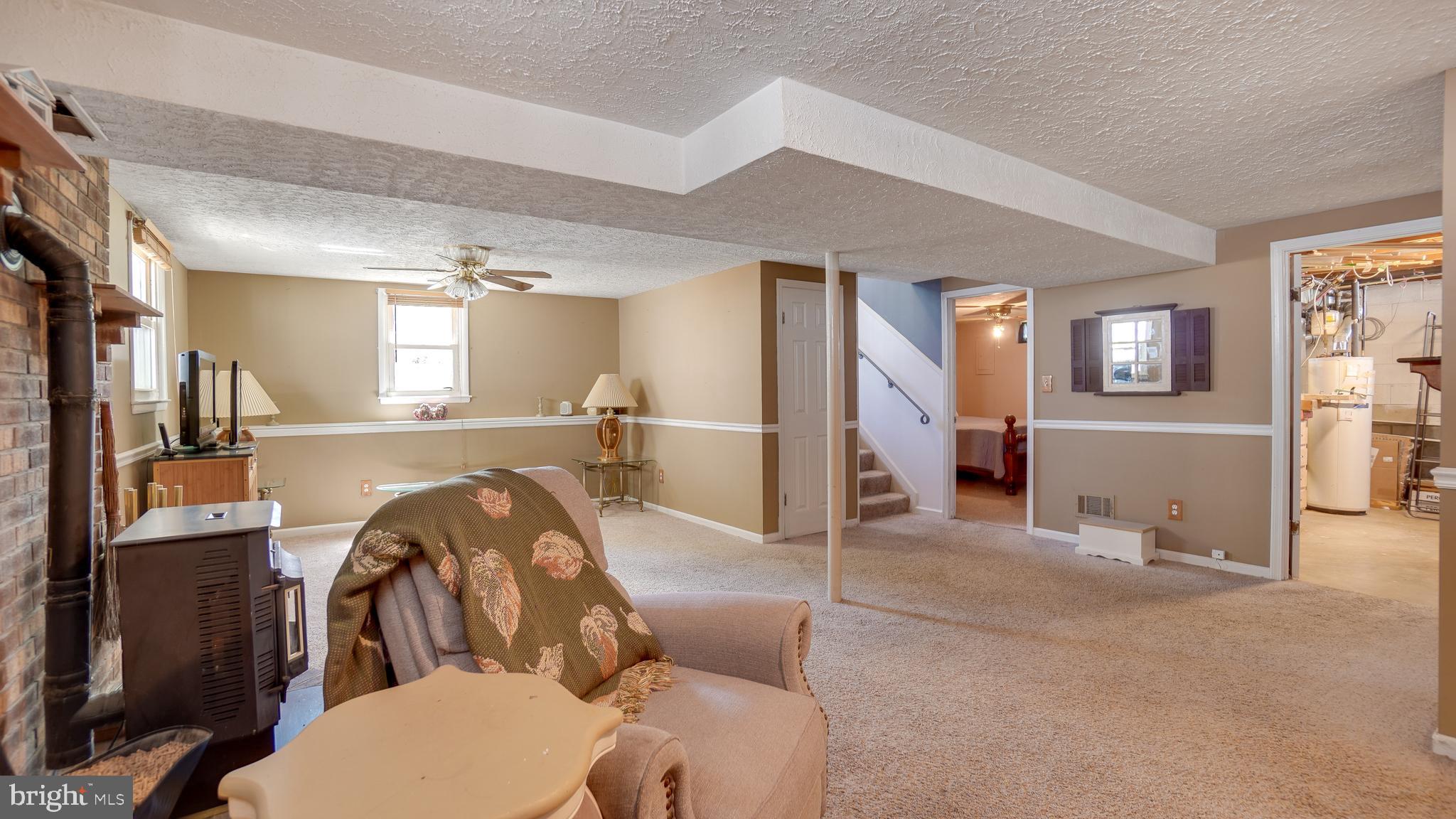 602 Holy Cross Road Brooklyn, MD 21225 - Photo 15 of 26 Family room