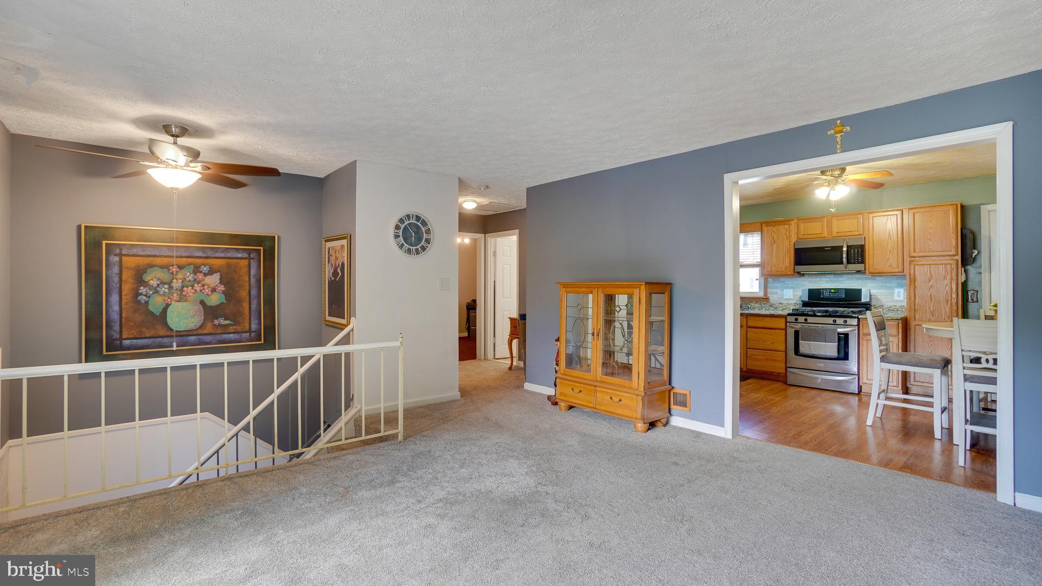 602 Holy Cross Road Brooklyn, MD 21225 - Photo 4 of 26 Living room