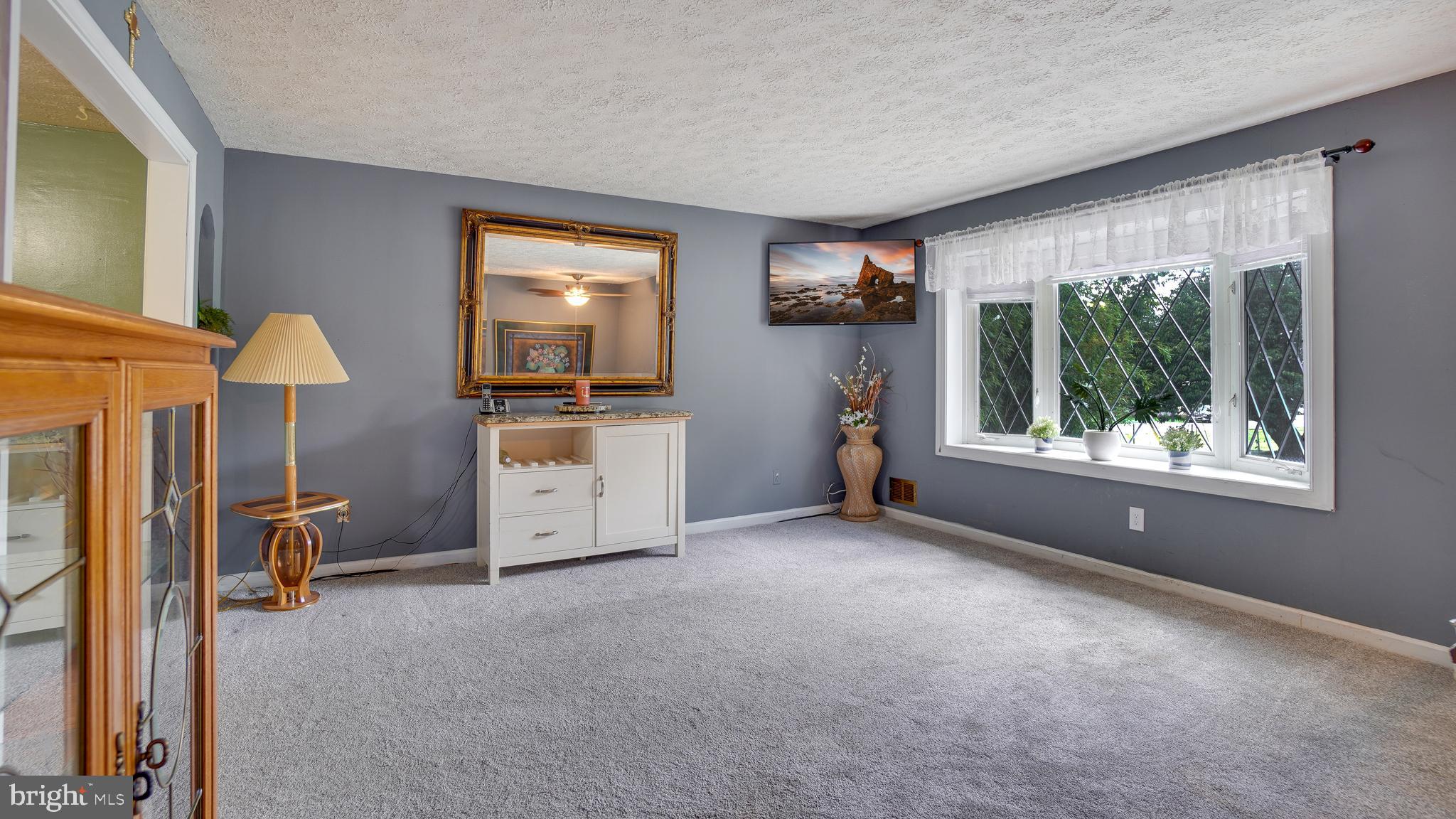 602 Holy Cross Road Brooklyn, MD 21225 - Photo 5 of 26 Living room