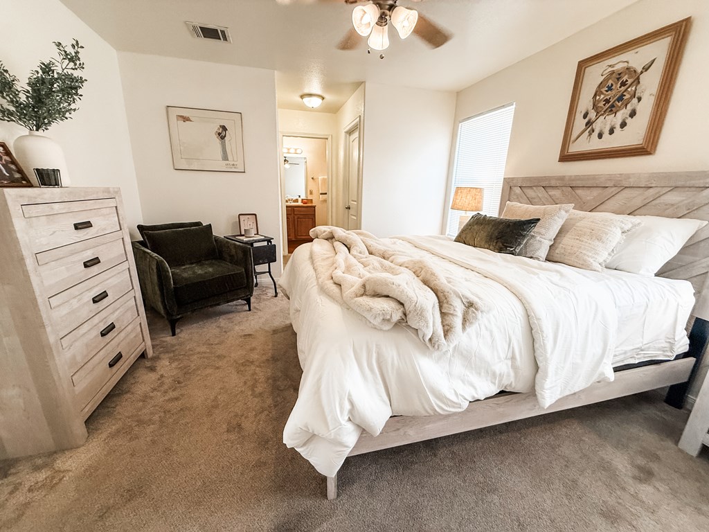 486 A Bridle Path Kerrville, TX 78028 - Photo 12 of 19 Previous Tenants Decor