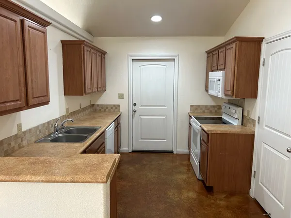 $2,000 | 486 A Bridle Path, Kerrville, TX 78028