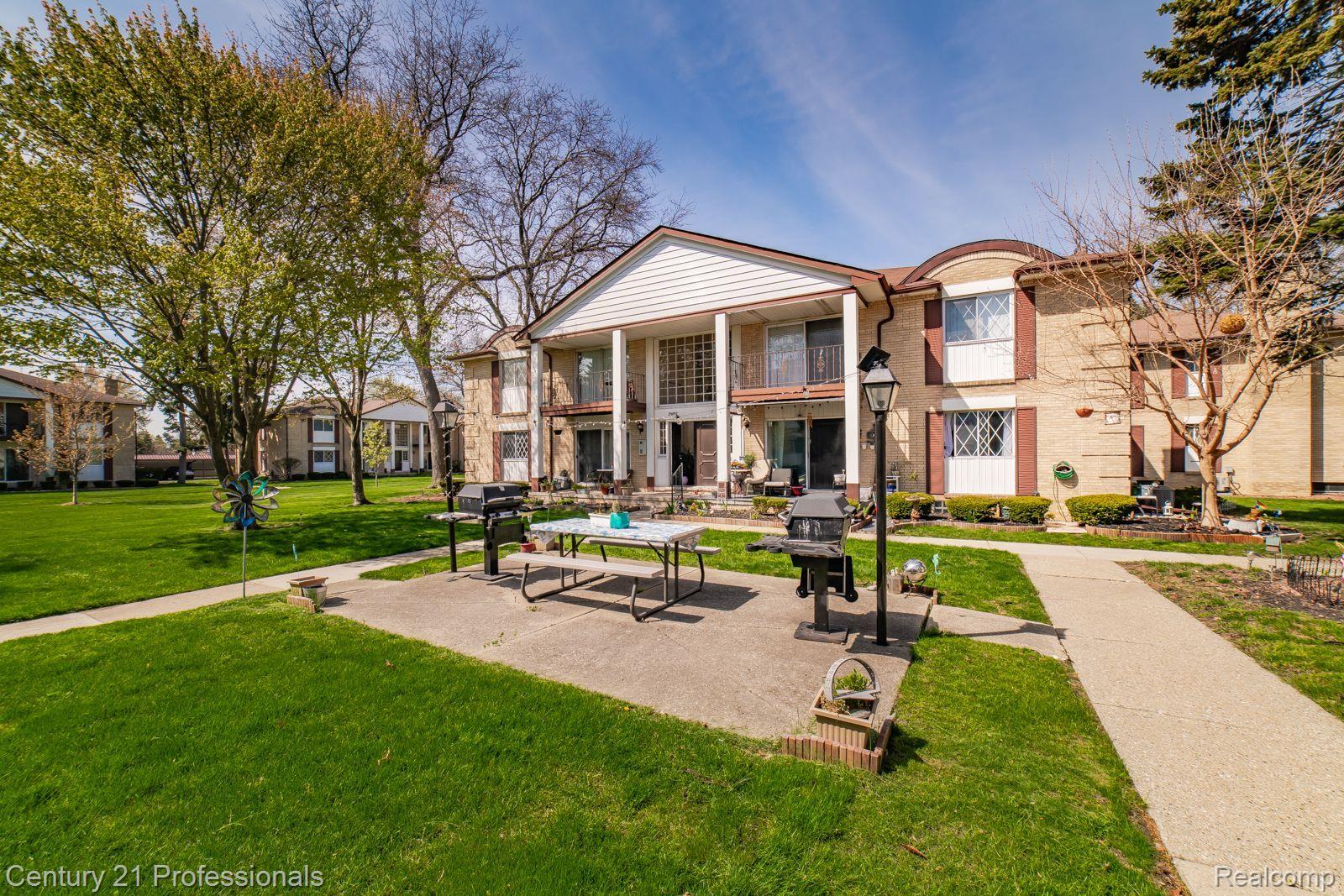 29201 Hayes Road, Unit 7 Warren, MI 48088 - Photo 24 of 26 BBQ area