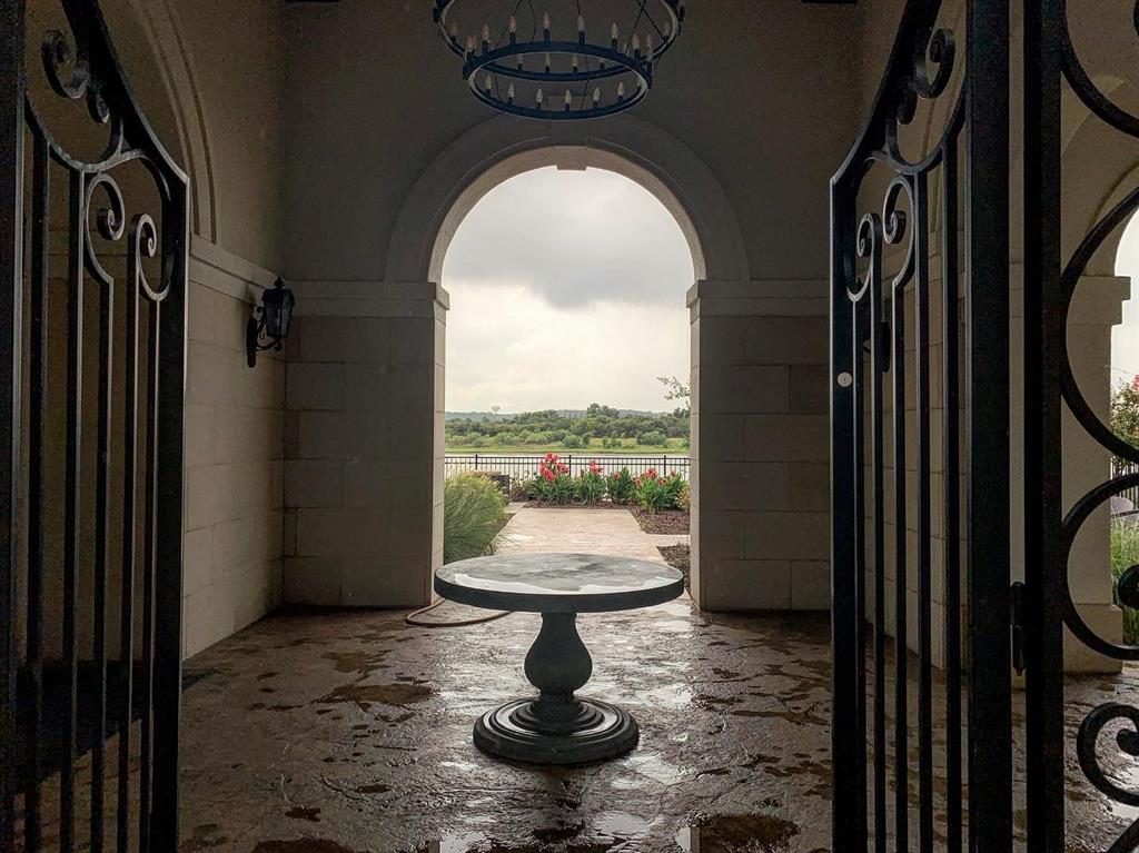 4215 Snow Goose Trail Arlington, TX 76005 - Photo 29 of 40 a view of a fireplace in the hallway