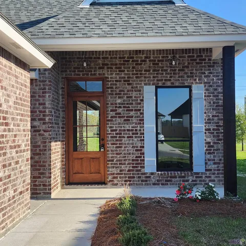 $389,000 | 39561 Hernando De Soto Drive, Darrow, LA 70725