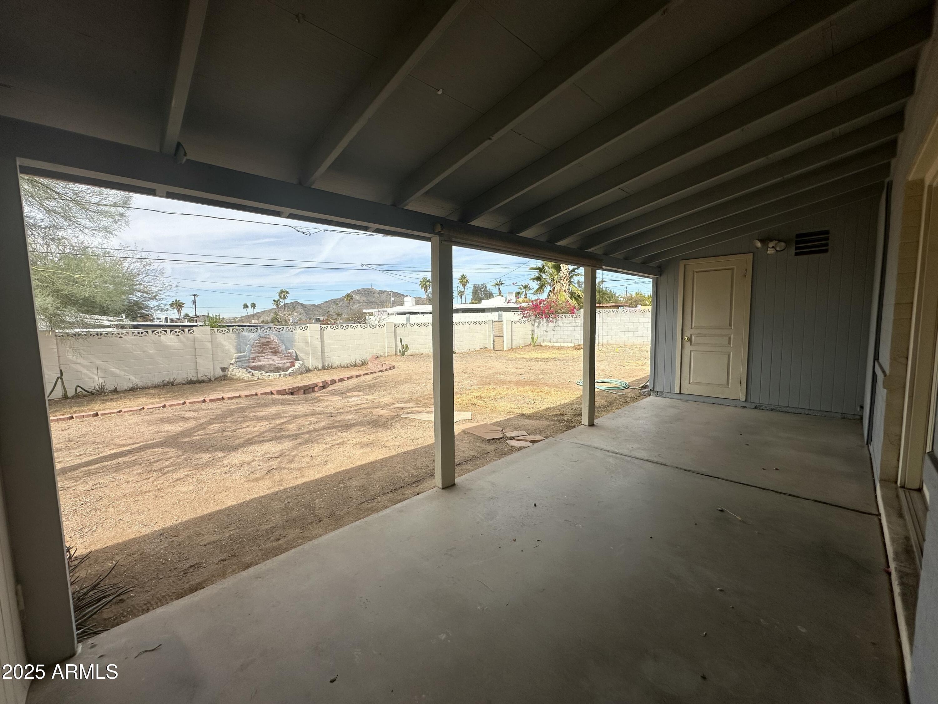9414 North 17th Street Phoenix, AZ 85020 - Photo 14 of 19 a view of an empty room and window with an ocean view