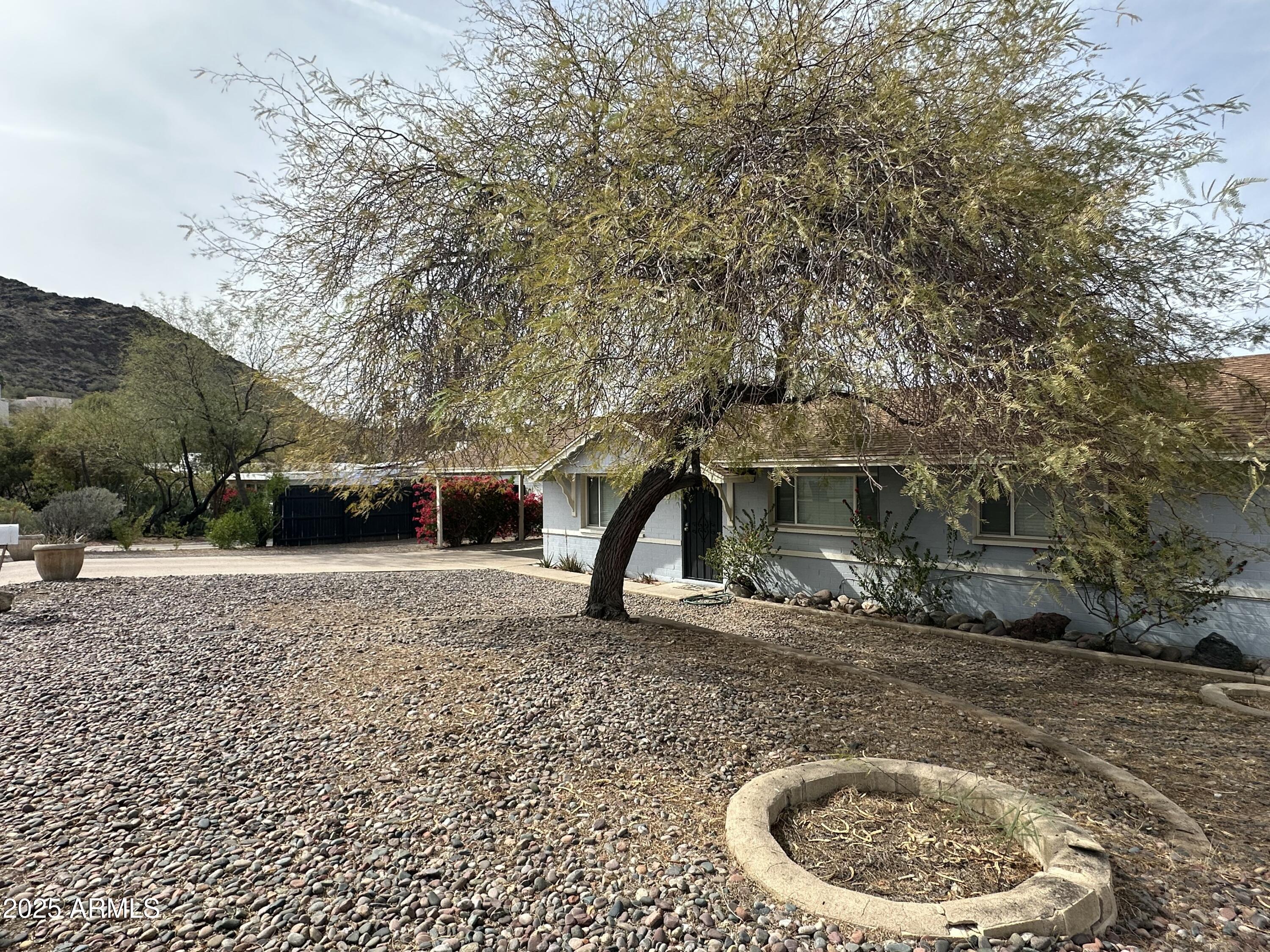 9414 North 17th Street Phoenix, AZ 85020 - Photo 2 of 19 a bathroom with a sink and mirror