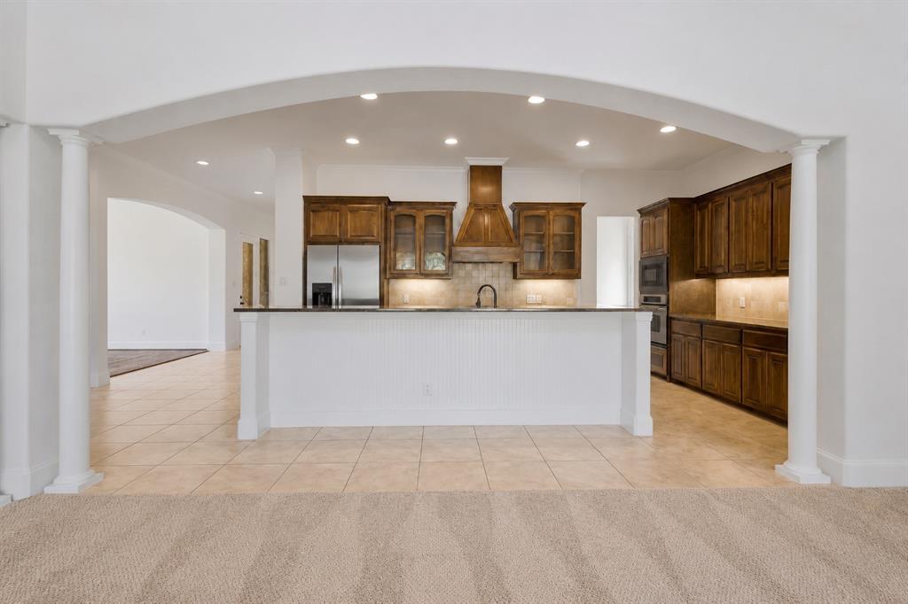 7905 Kickapoo Drive McKinney, TX 75070 - Photo 6 of 38 Living Room/Kitchen