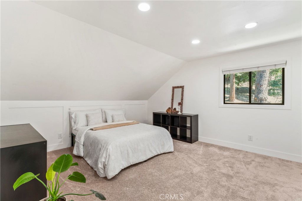 899 Blue Ridge Drive Lake Arrowhead, CA 92385 - Photo 22 of 49 a bedroom with a bed and dresser