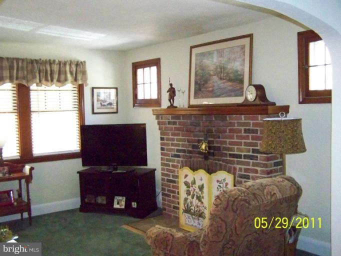 4534 Silver Spring Road Nottingham, MD 21236 - Photo 11 of 30 Living Room