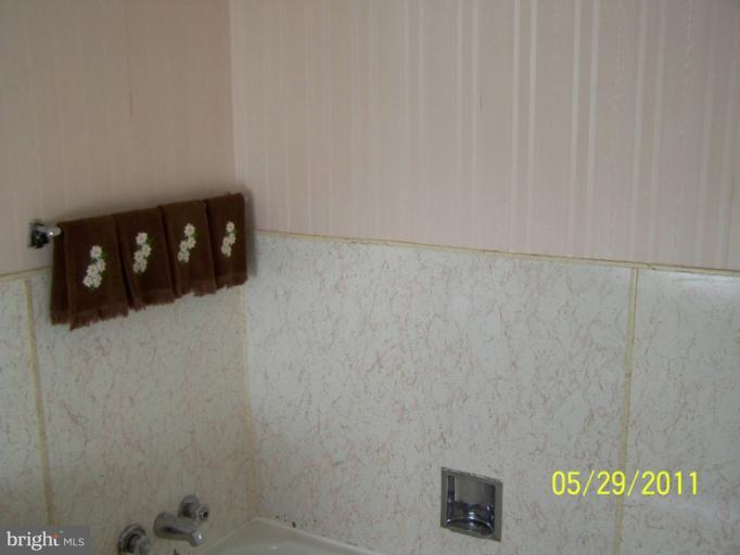 4534 Silver Spring Road Nottingham, MD 21236 - Photo 28 of 30 2nd floor Bath