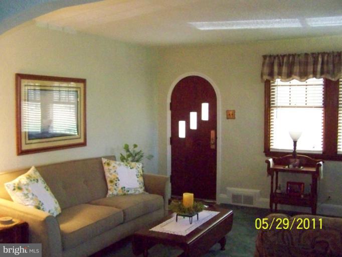 4534 Silver Spring Road Nottingham, MD 21236 - Photo 10 of 30 Living Room
