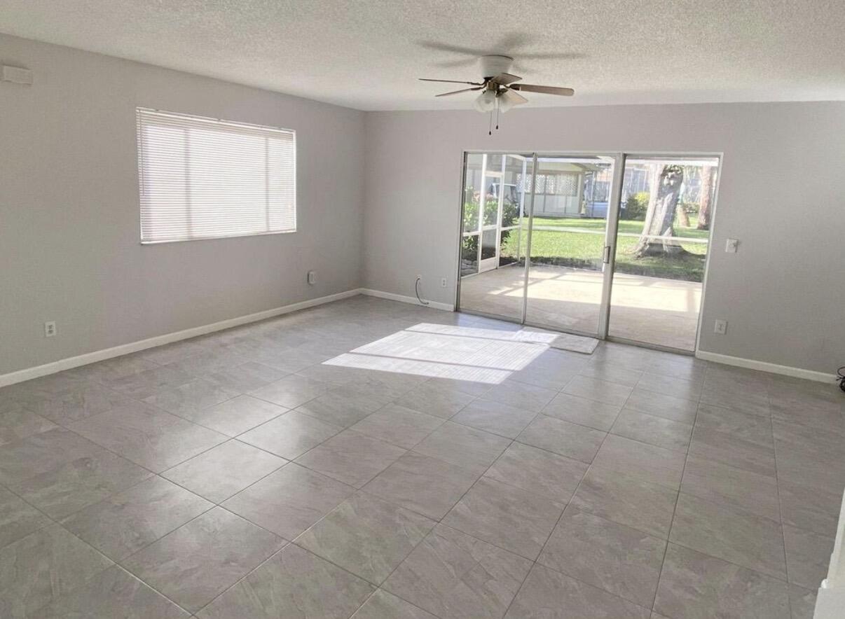 371 Maplecrest Circle Jupiter, FL 33458 - Photo 6 of 16 IMG_0837