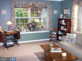 272 Greenview Road Yardley, PA 19067 - Photo 3 of 6 Gallery Image 3