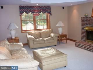 272 Greenview Road Yardley, PA 19067 - Photo 4 of 6 Gallery Image 4