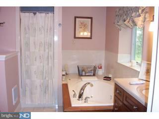 272 Greenview Road Yardley, PA 19067 - Photo 5 of 6 Gallery Image 5