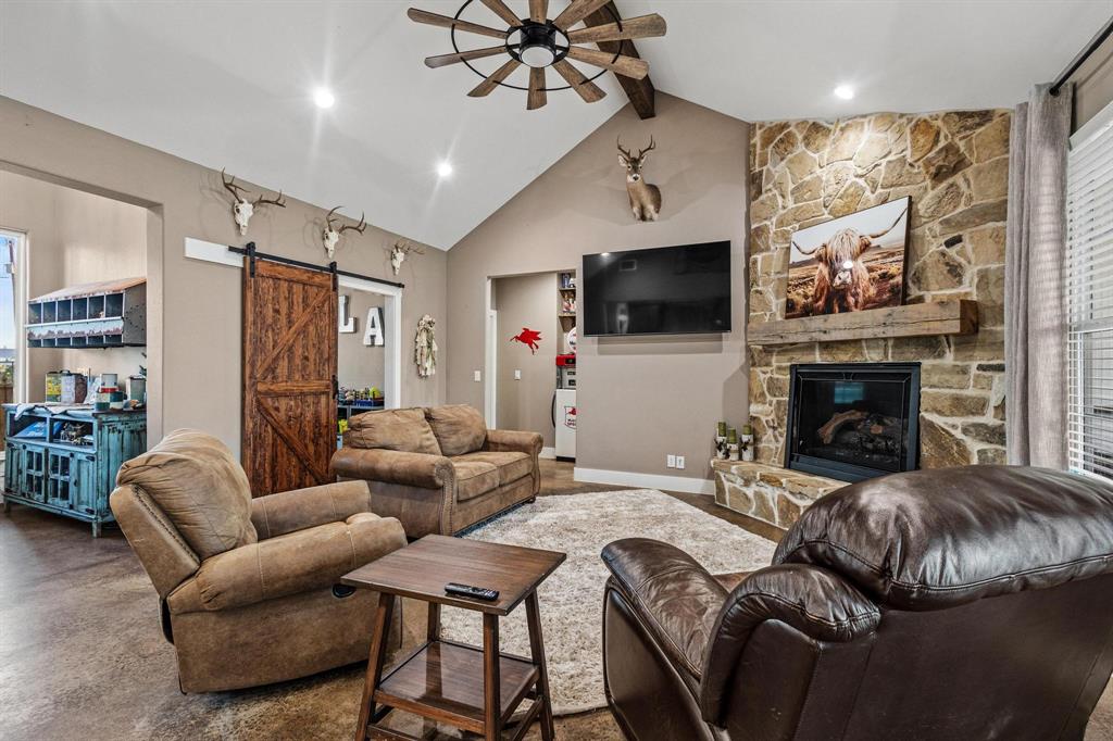 395 Wortham Road Whitewright, TX 75491 - Photo 8 of 33