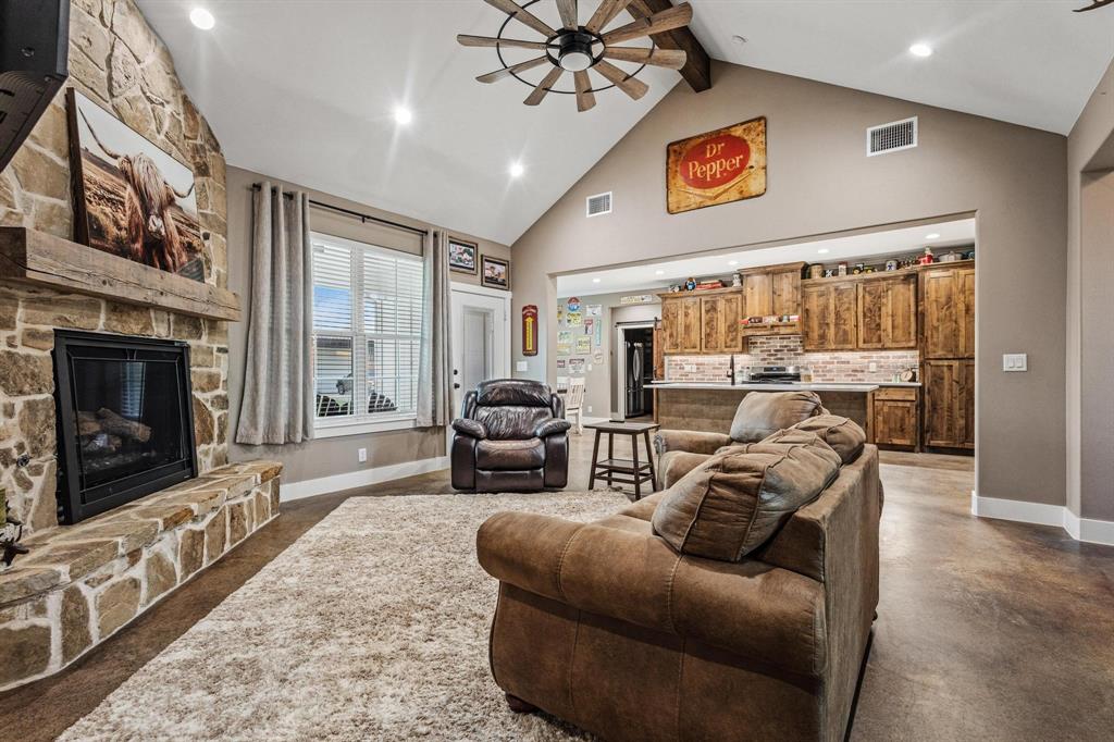 395 Wortham Road Whitewright, TX 75491 - Photo 9 of 33