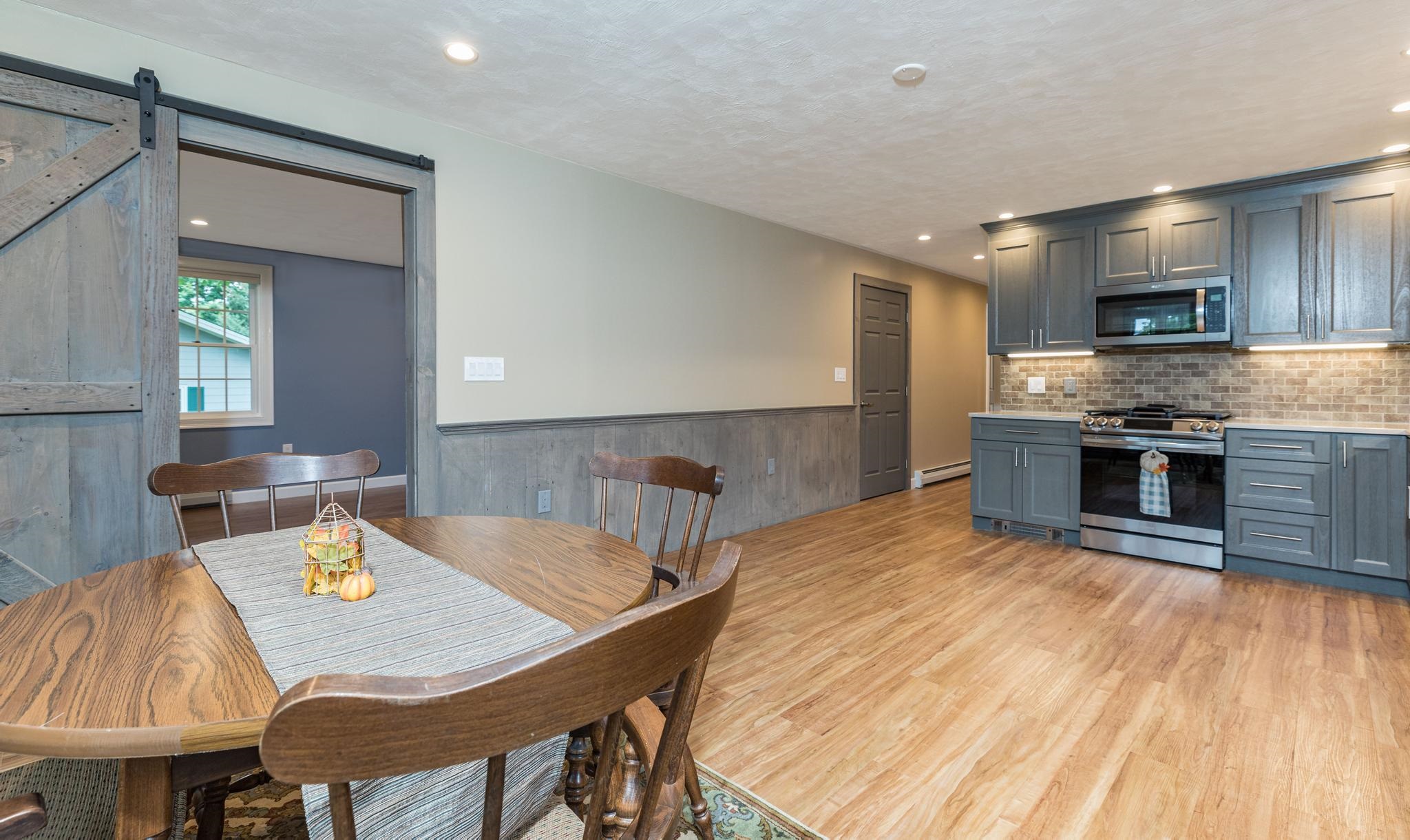 697 Portland Street Rochester, NH 03868 - Photo 4 of 24