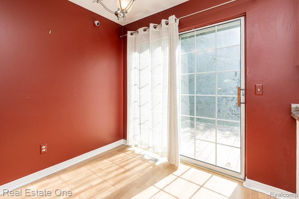 1312 Brook Lane Rochester Hills, MI 48306 - Photo 5 of 22