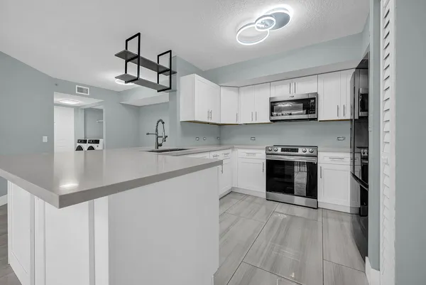 $299,500 | 1010 Villa Circle, Boynton Beach, FL 33435