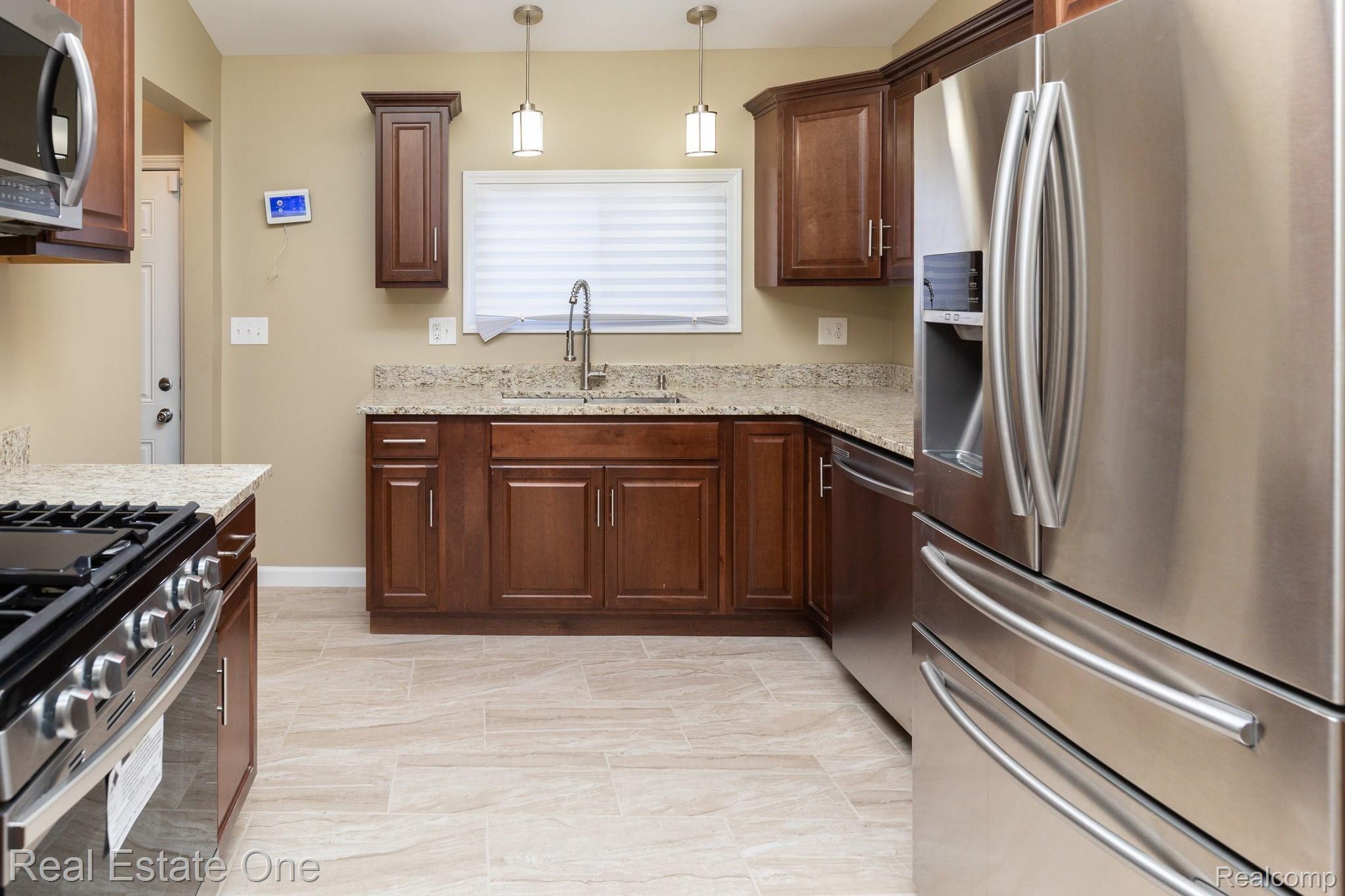 19130 Berg Road Detroit, MI 48219 - Photo 11 of 38 19130BergRd-11.jpg