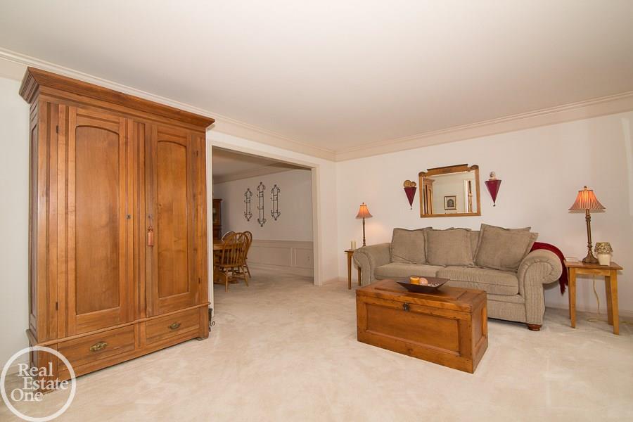 2440 Pleasant View Drive Rochester Hills, MI 48306 - Photo 5 of 28