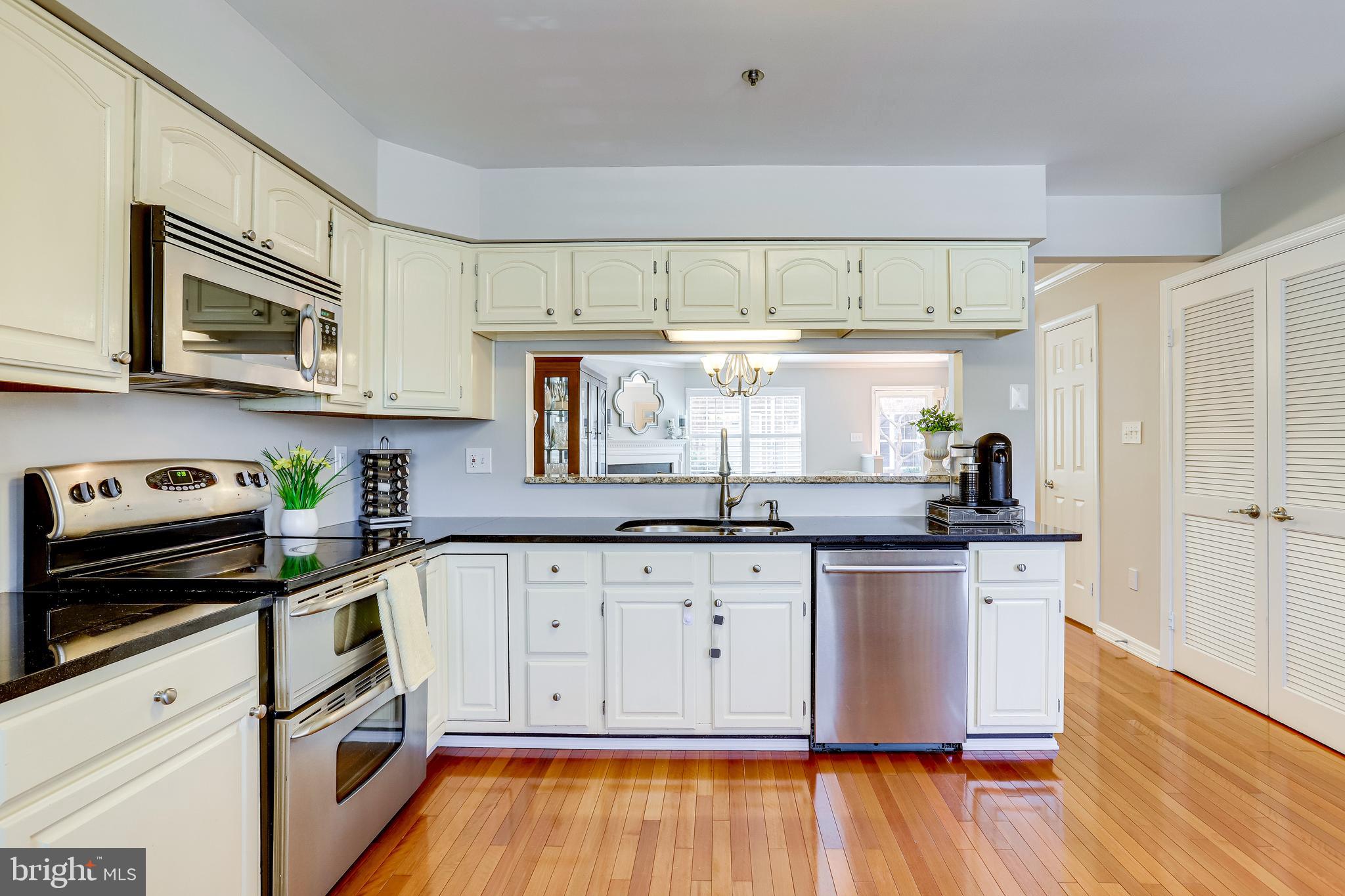 3064 South Glebe Road Arlington, VA 22206 - Photo 8 of 72 Opens to Dining Room and Family Room