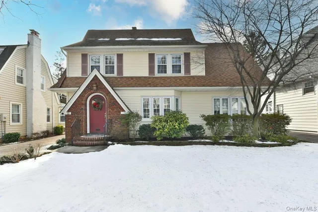 $1,249,000 | 62 Hudson Road, Floral Park, NY 11001