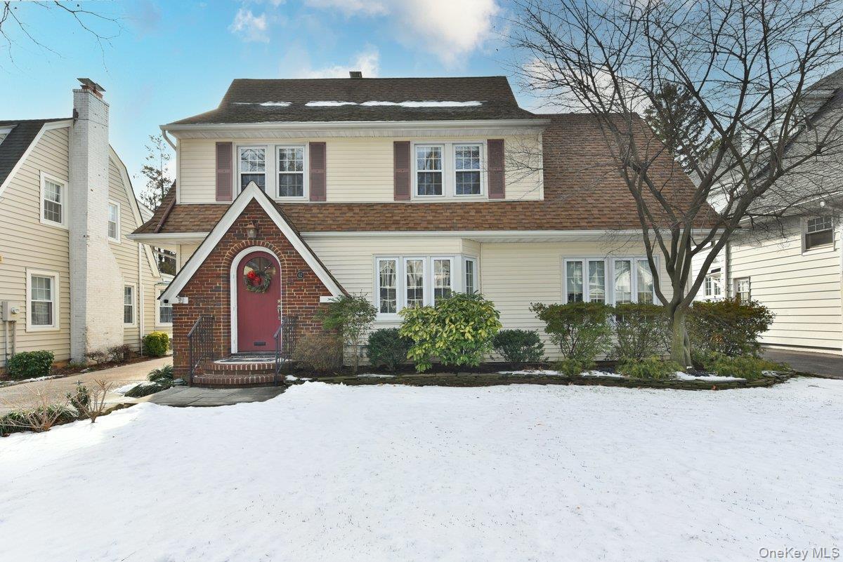 62 Hudson Road Floral Park, NY 11001 - Photo 1 of 32