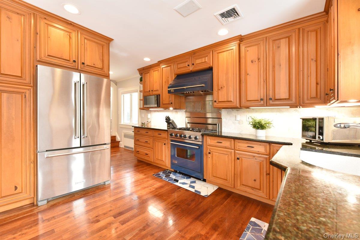 62 Hudson Road Floral Park, NY 11001 - Photo 12 of 32