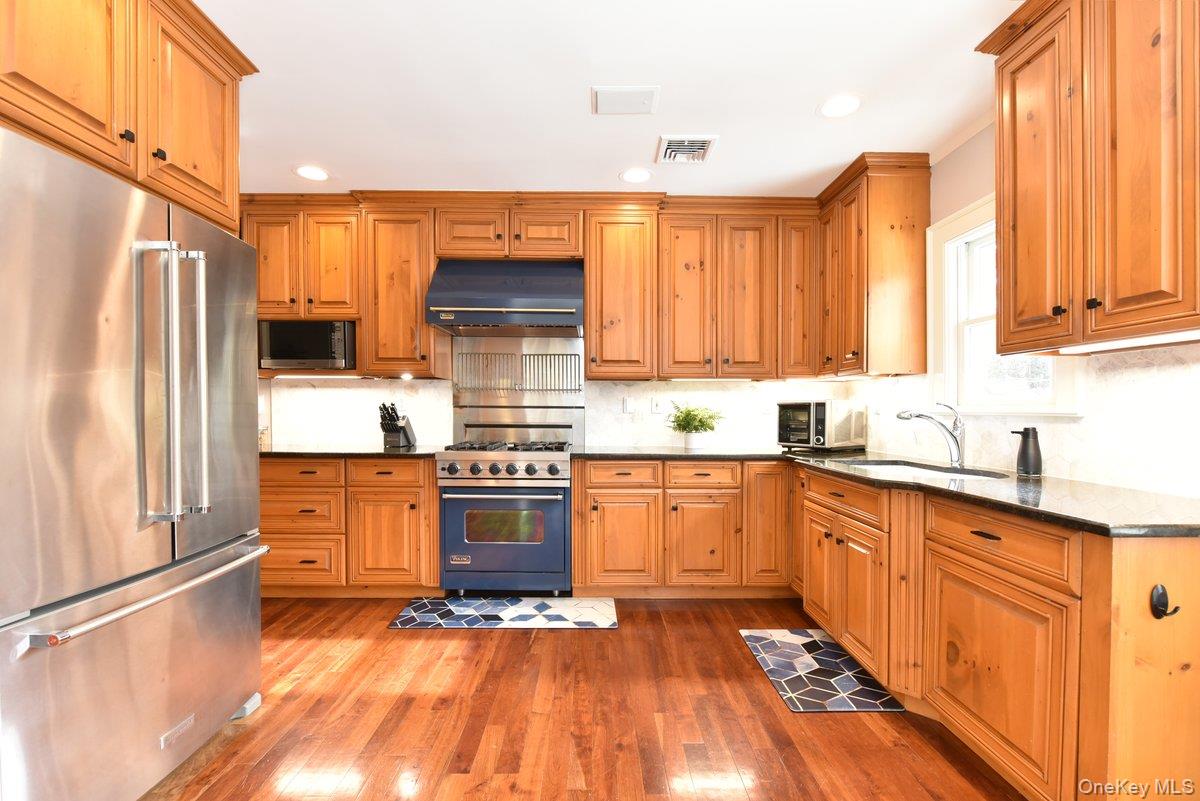 62 Hudson Road Floral Park, NY 11001 - Photo 13 of 32