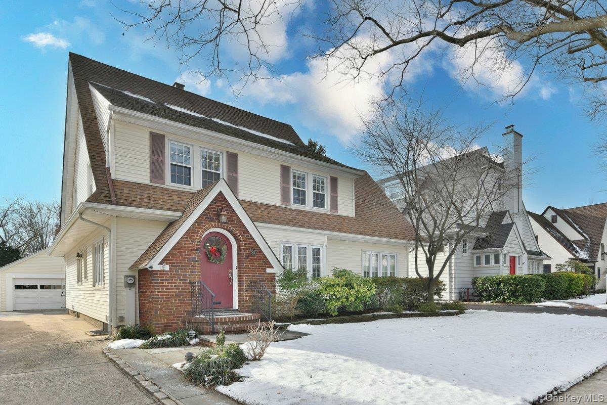 62 Hudson Road Floral Park, NY 11001 - Photo 2 of 32