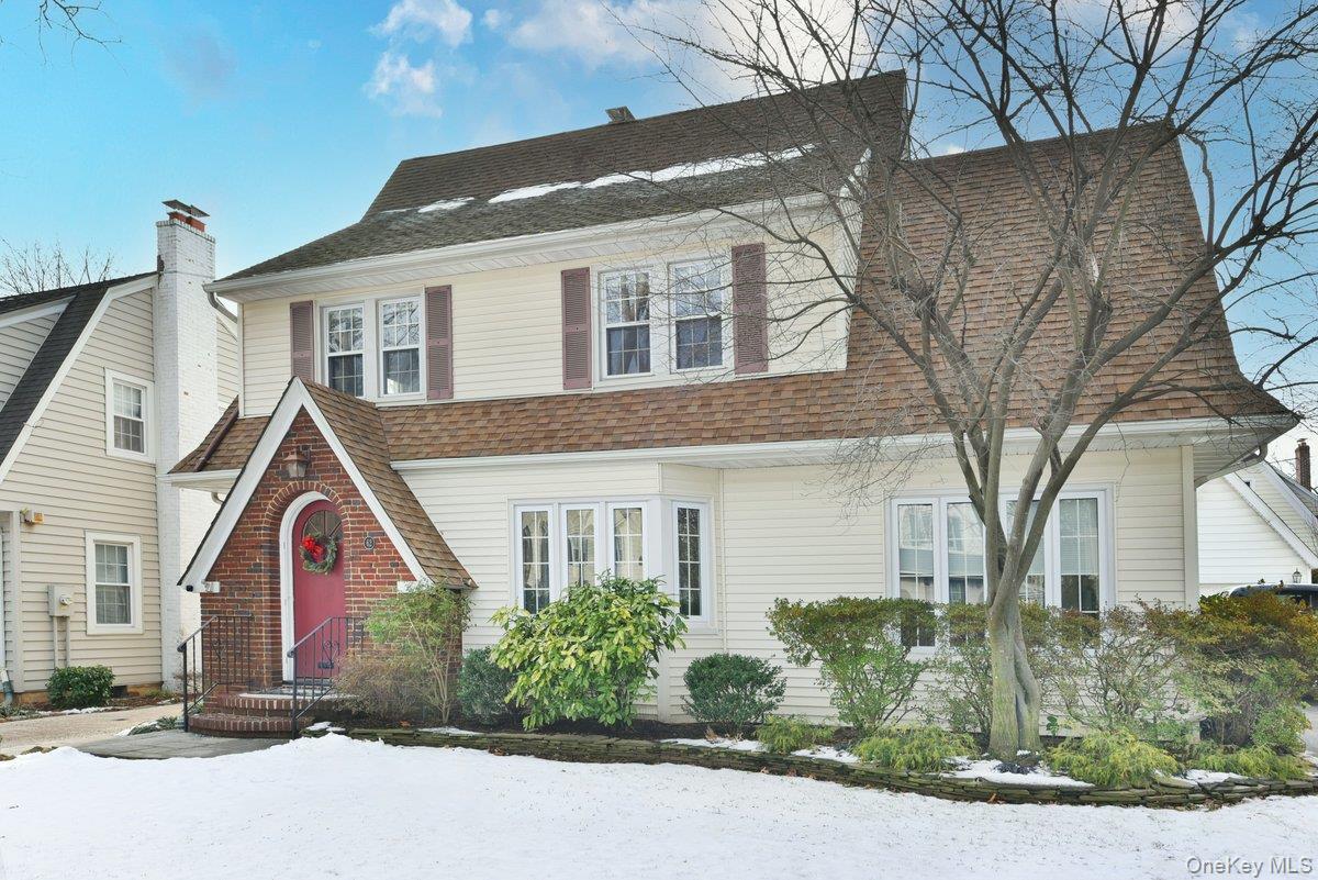 62 Hudson Road Floral Park, NY 11001 - Photo 3 of 32