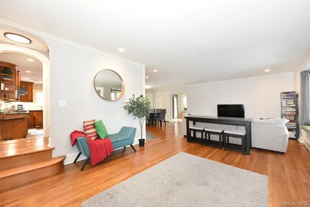 $1,249,000 | 62 Hudson Road, Floral Park, NY 11001