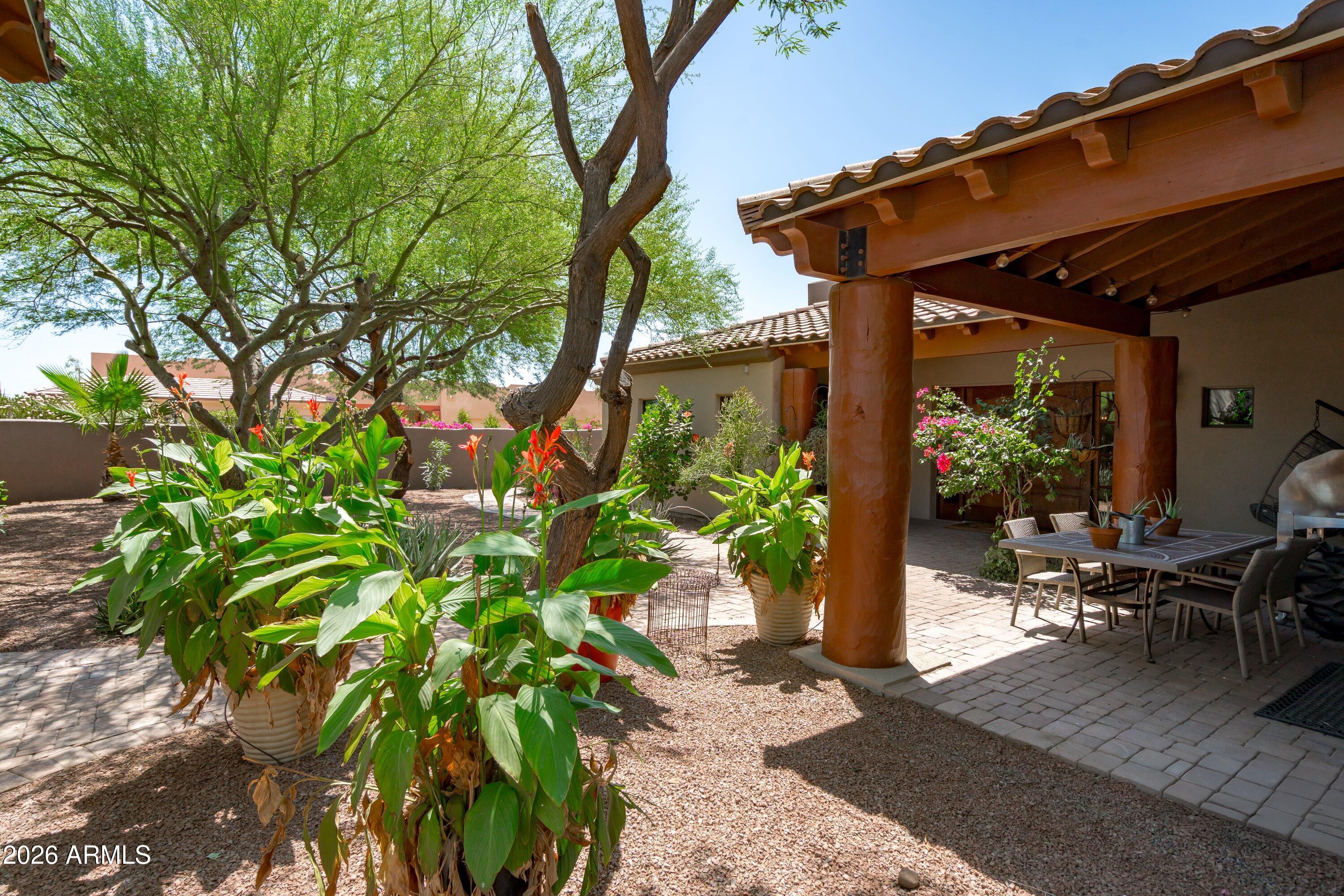 1823 West Maddock Road Phoenix, AZ 85086 - Photo 11 of 121 011-Courtyard