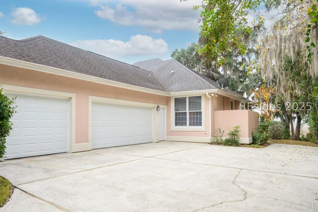 $939,000 | 25 Sugar Mill Drive, Okatie, SC 29909