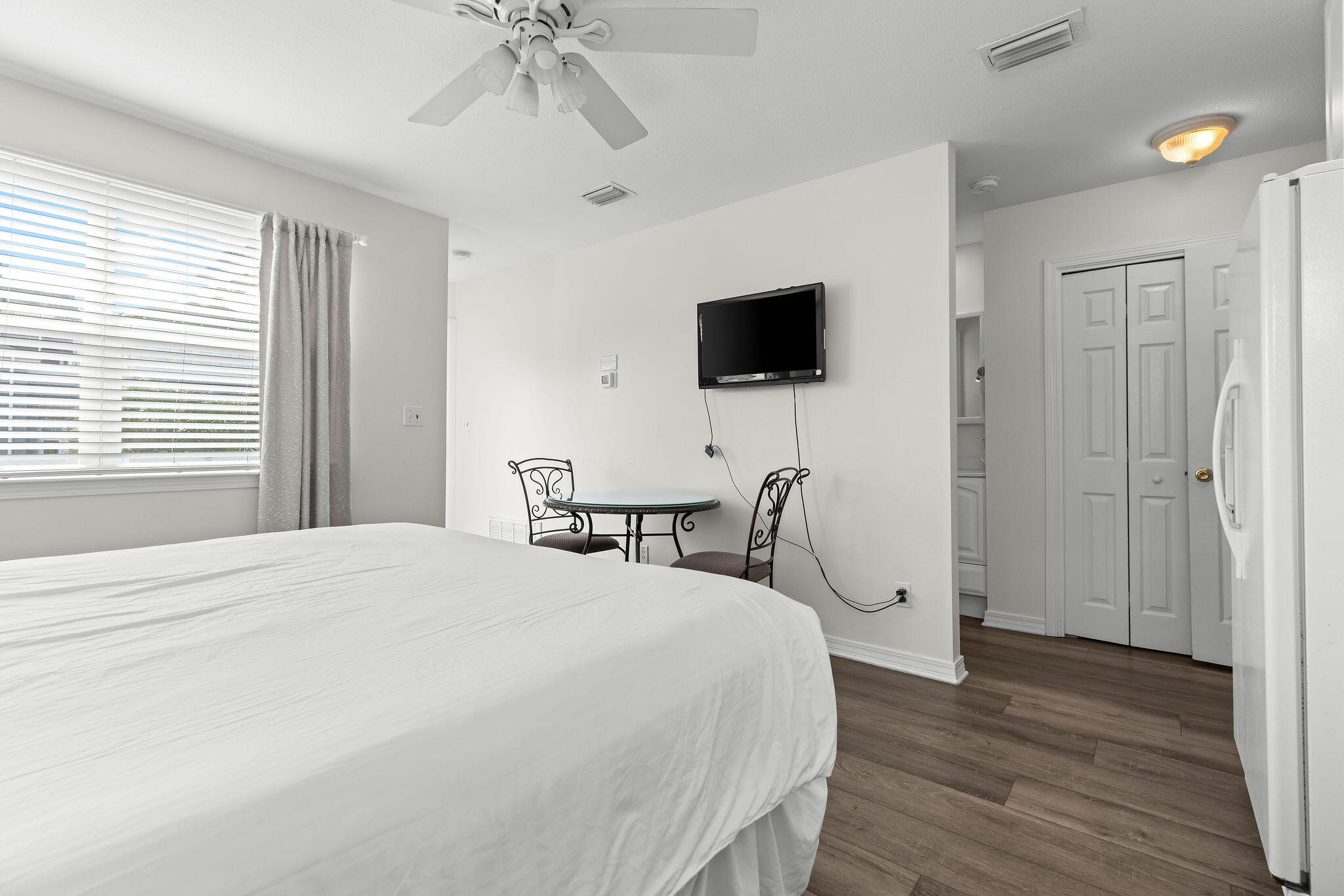 91 Matthew Boulevard Destin, FL 32541 - Photo 79 of 85 a bedroom with a bed and a flat screen tv