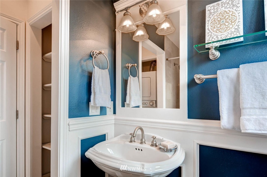 2016 North 78th Street, Unit 2 Seattle, WA 98103 - Photo 15 of 21 Gallery Image 15
