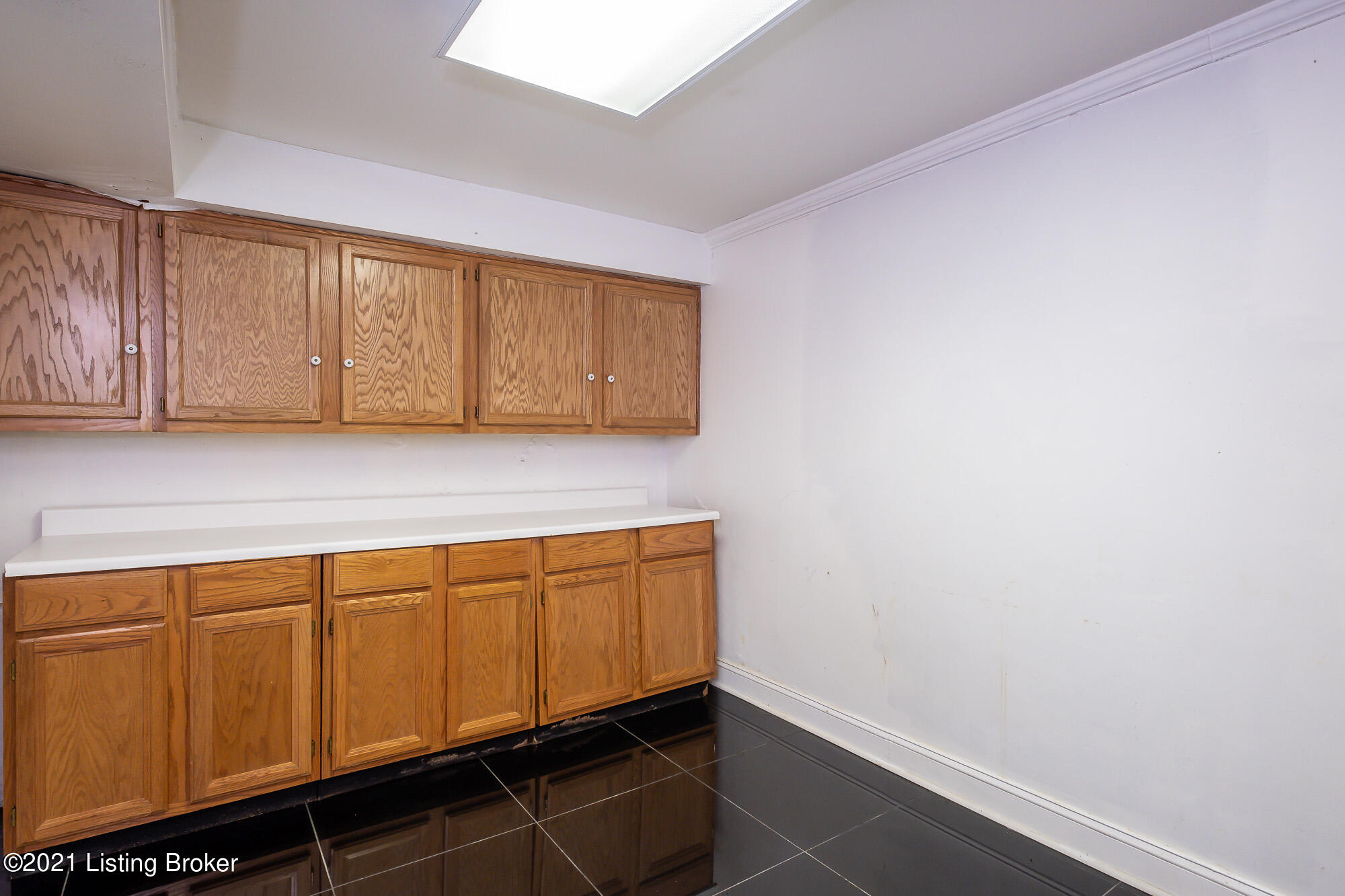 5431 Winding Road Louisville, KY 40214 - Photo 33 of 48 Kitchenette