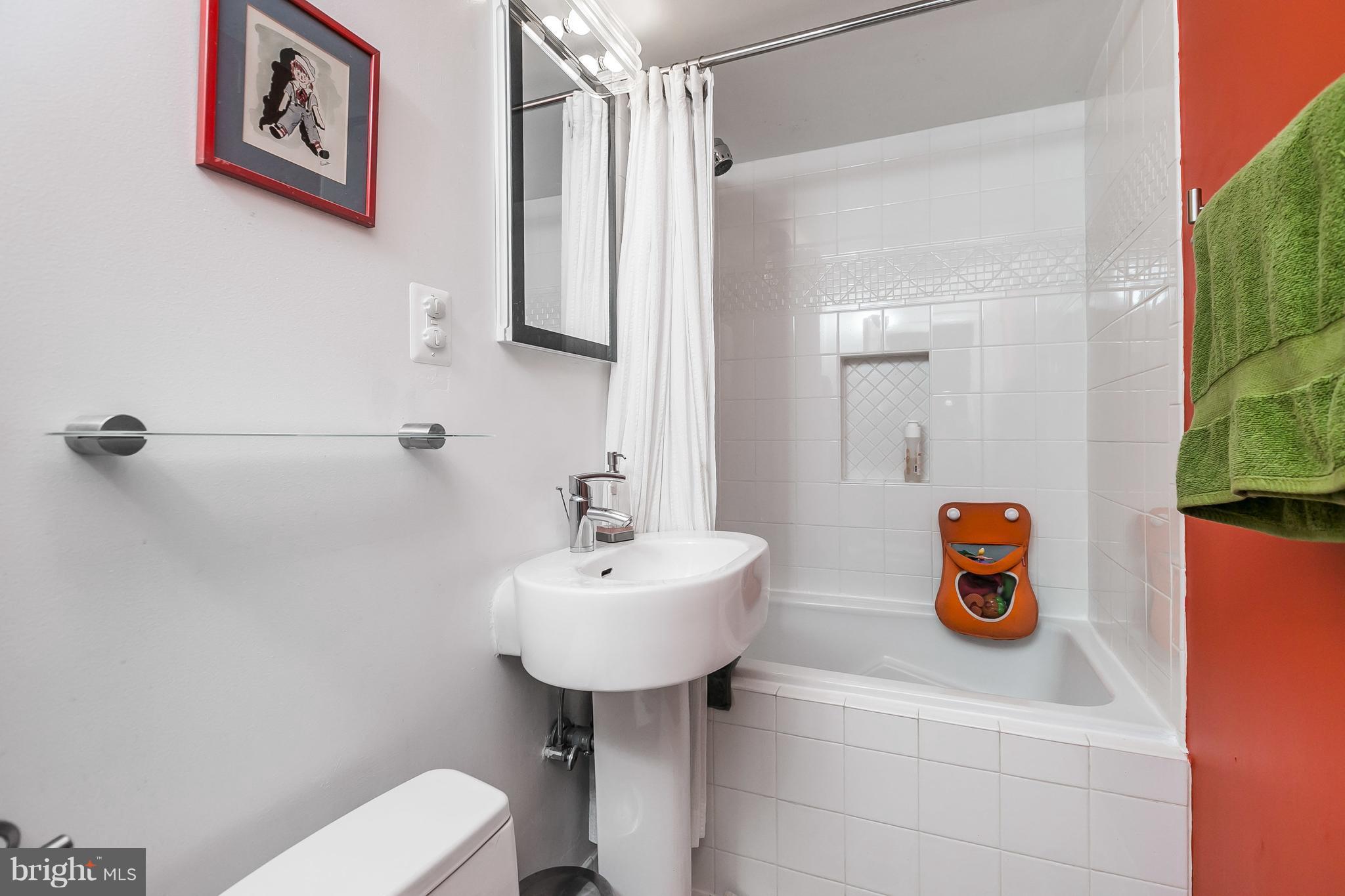 2309 Crest Road Baltimore, MD 21209 - Photo 21 of 30 Bath