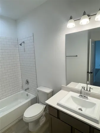 $1,045 | 802 West Loop, El Campo, TX 77437