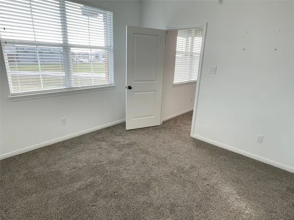$1,045 | 802 West Loop, El Campo, TX 77437