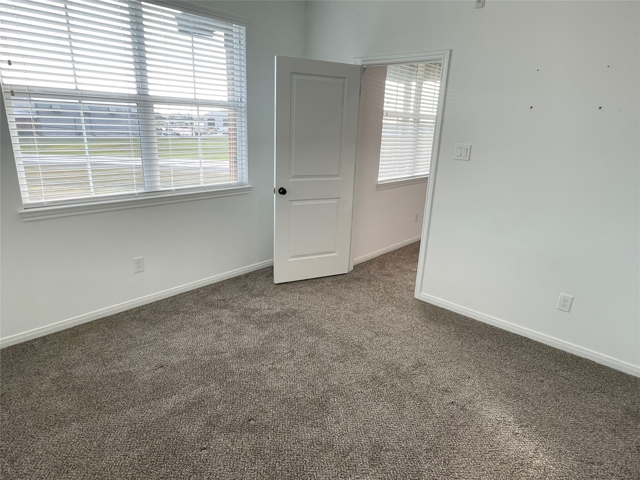 802 West Loop El Campo, TX 77437 - Photo 13 of 21 an empty room with windows