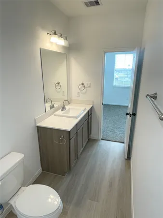 $1,045 | 802 West Loop, El Campo, TX 77437