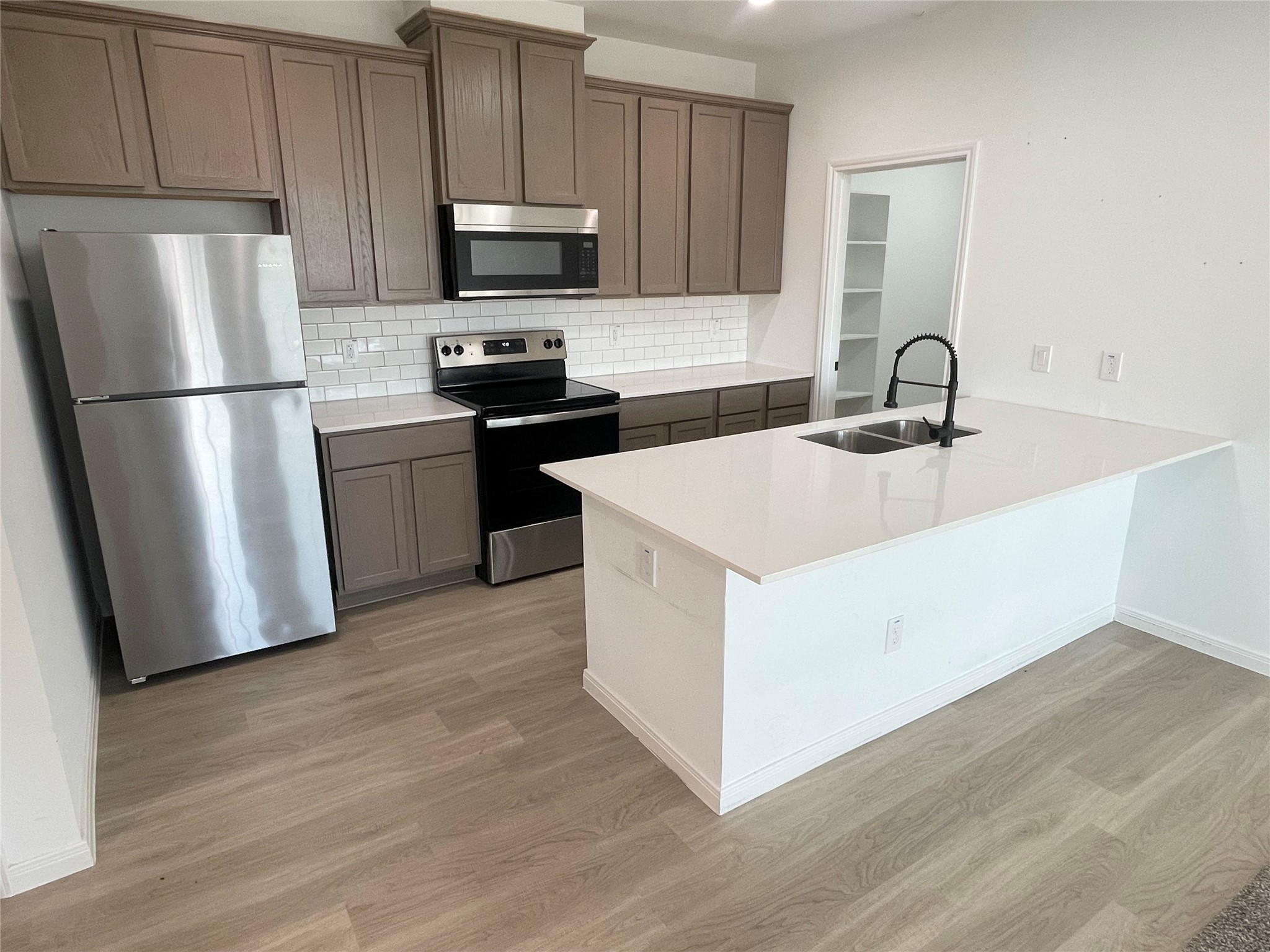 802 West Loop El Campo, TX 77437 - Photo 3 of 21 a kitchen with appliances a sink and a refrigerator