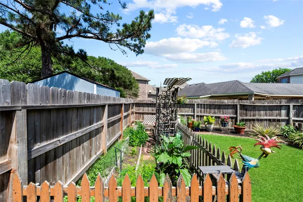 $650,000 | 8106 Hollowhaven Court, Houston, TX 77095