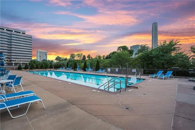 $550,000 | 2510 Grand Boulevard, Unit 1004, Kansas City, MO 64108