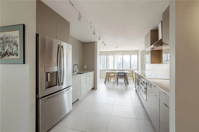 $550,000 | 2510 Grand Boulevard, Unit 1004, Kansas City, MO 64108