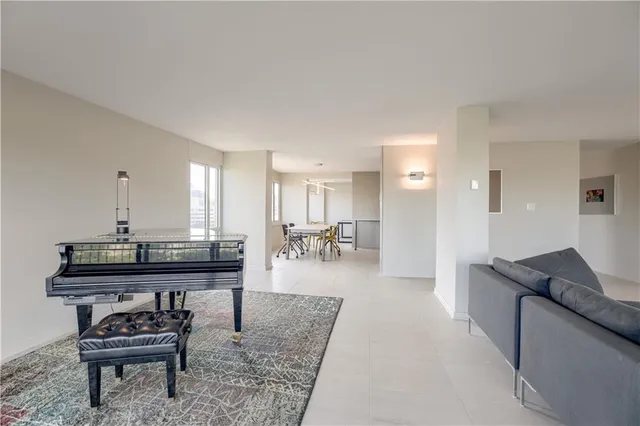 $550,000 | 2510 Grand Boulevard, Unit 1004, Kansas City, MO 64108