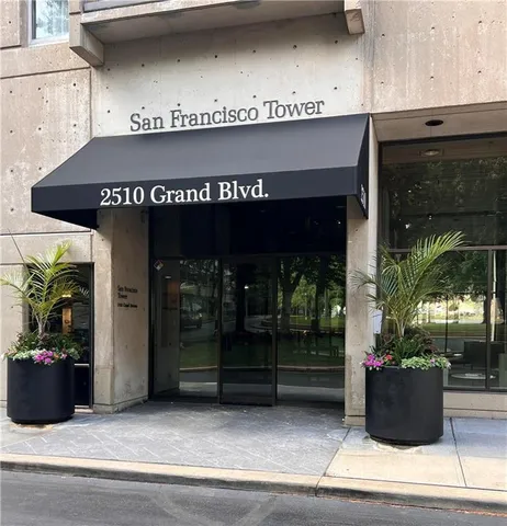 $550,000 | 2510 Grand Boulevard, Unit 1004, Kansas City, MO 64108